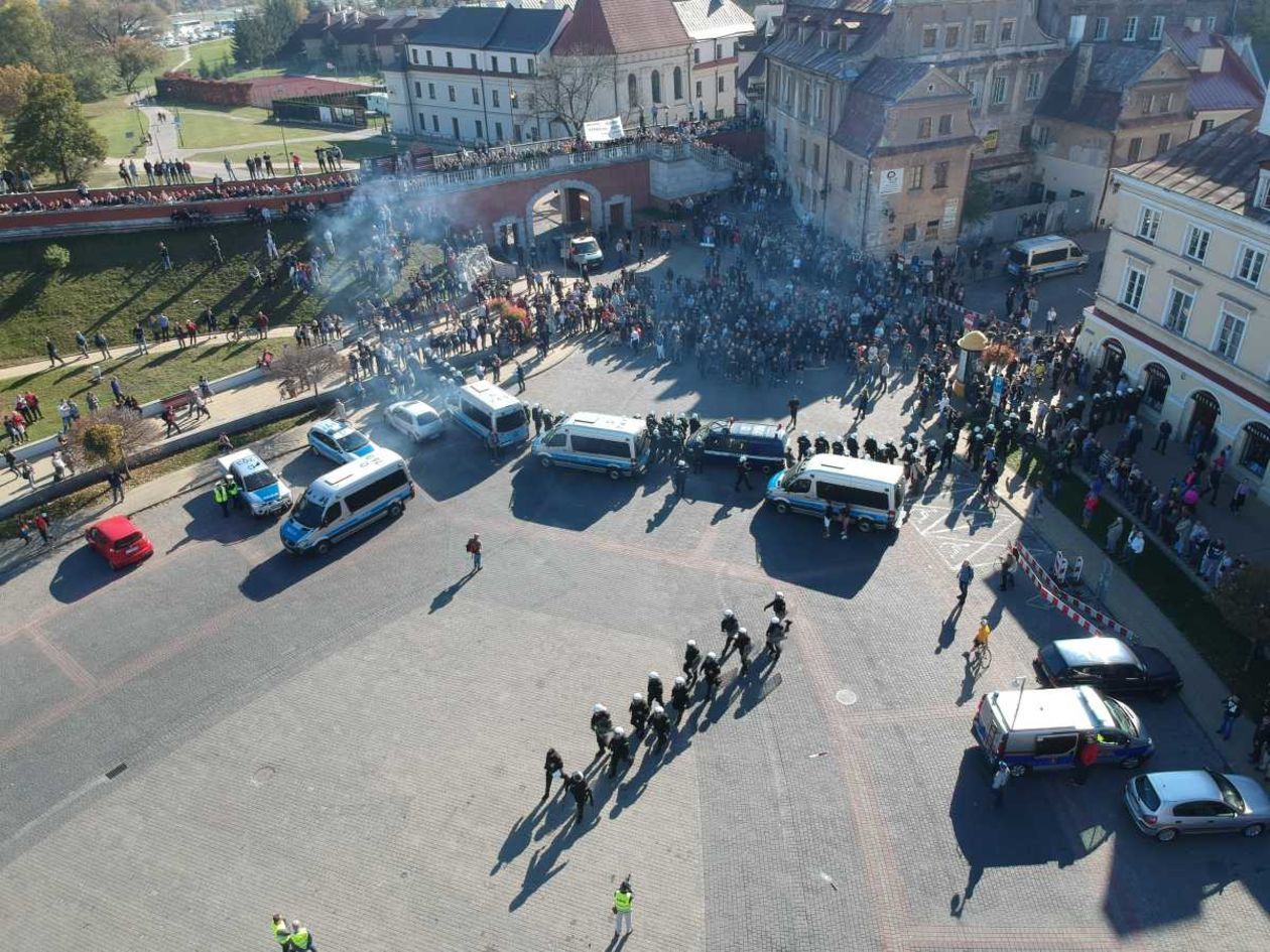 Marsz Równości i kontrmanifestacja w Lublinie zdjęcia z drona (zdjęcie 26) - Autor: Maciej Kaczanowski