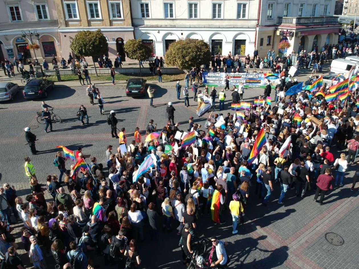  Marsz Równości i kontrmanifestacja w Lublinie zdjęcia z drona (zdjęcie 19) - Autor: Maciej Kaczanowski