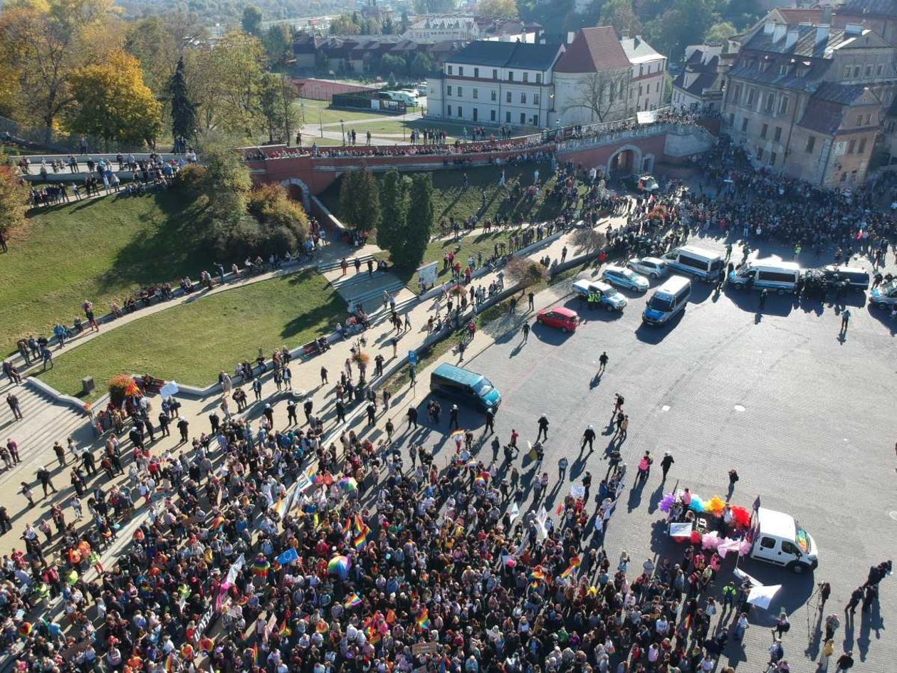  Marsz Równości i kontrmanifestacja w Lublinie zdjęcia z drona (zdjęcie 25) - Autor: Maciej Kaczanowski