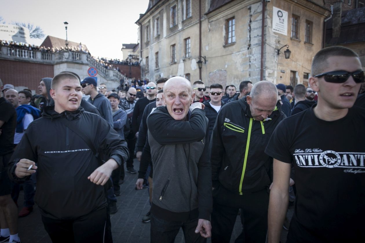  Marsz Równości w Lublinie. Zamieszki wywołane przez przeciwników marszu (zdjęcie 27) - Autor: Jacek Szydłowski