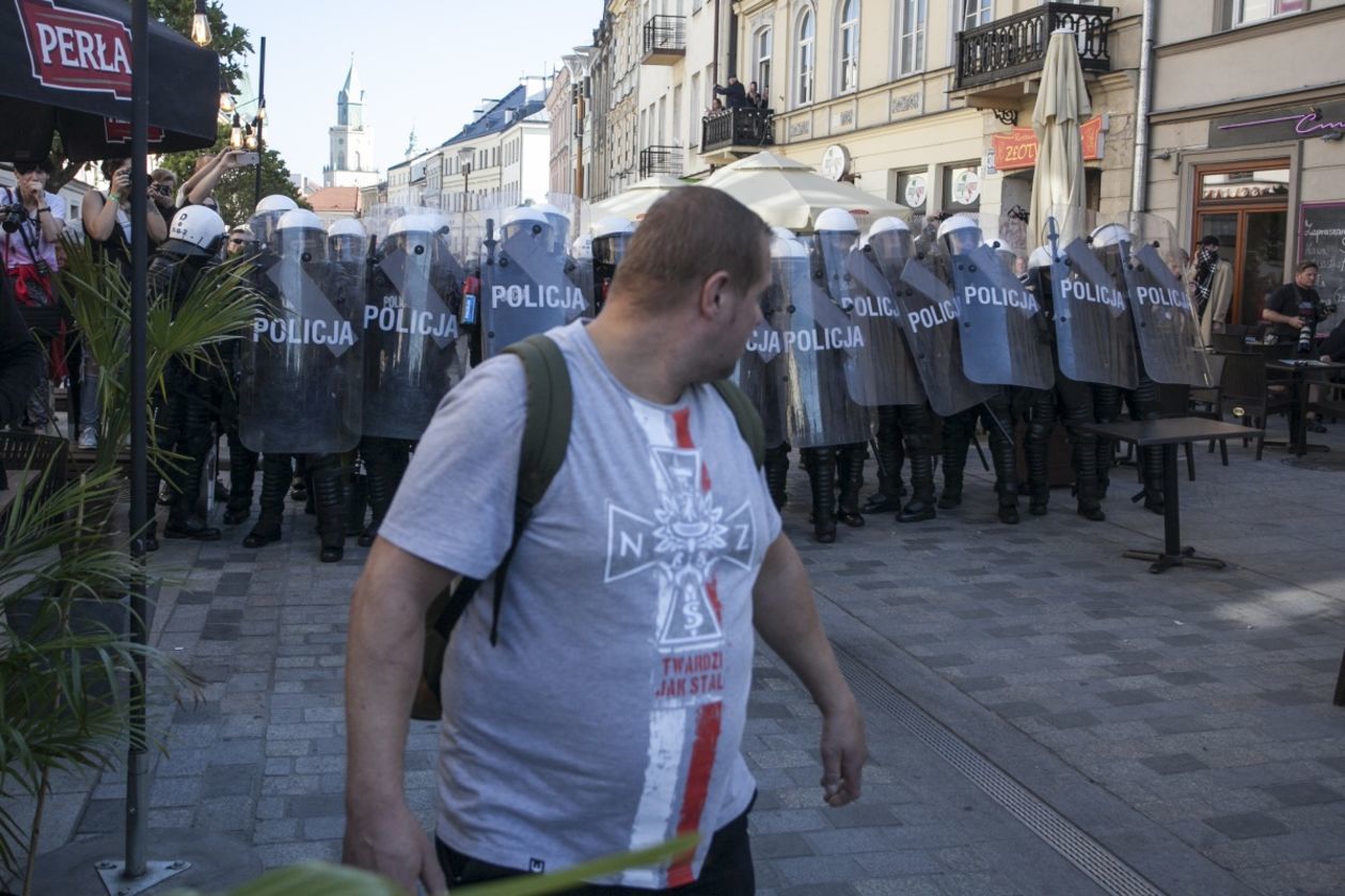  Marsz Równości w Lublinie. Zamieszki wywołane przez przeciwników marszu (zdjęcie 4) - Autor: Jacek Szydłowski