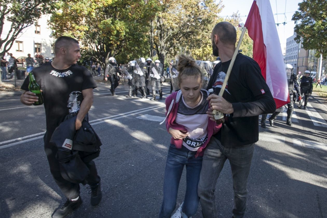  Marsz Równości w Lublinie. Zamieszki wywołane przez przeciwników marszu (zdjęcie 22) - Autor: Jacek Szydłowski
