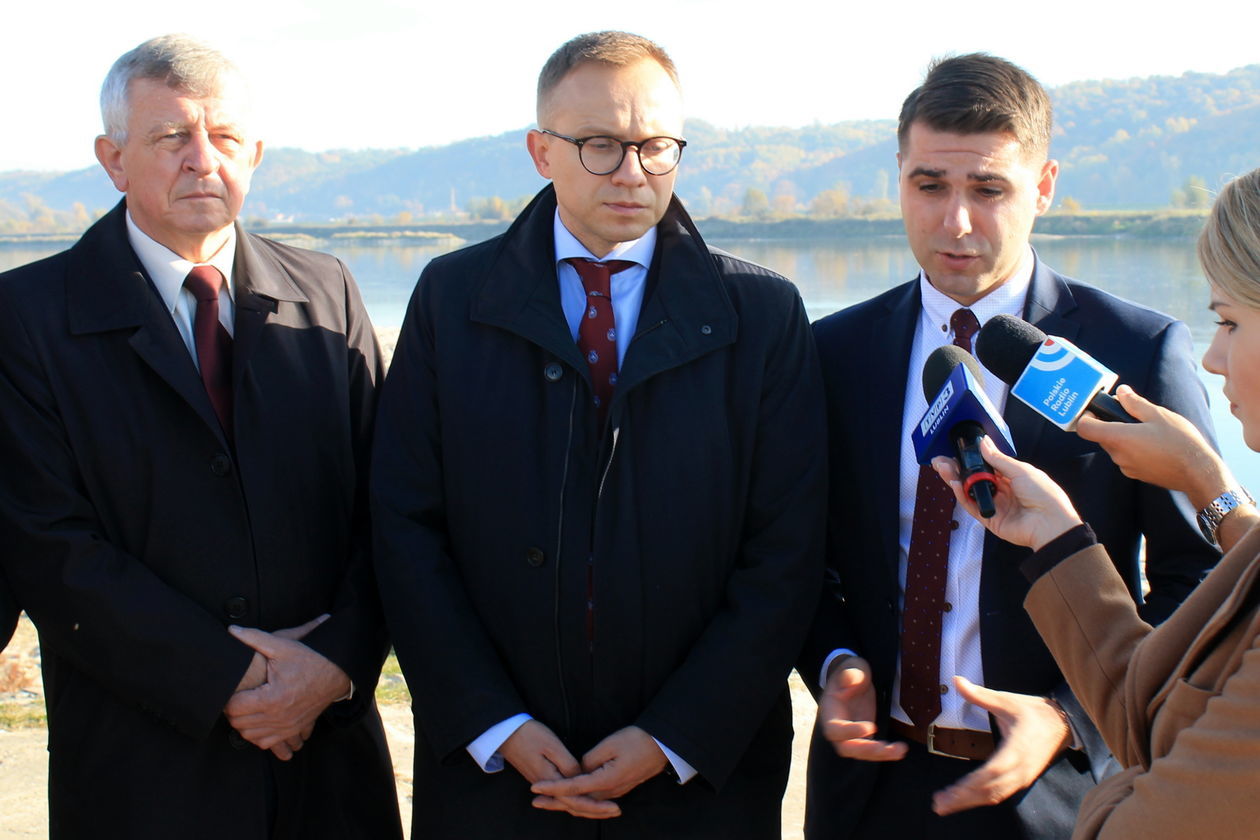  Politycy PiS o nowym moście w woj. lubelskim (zdjęcie 1) - Autor: Radosław Szczęch