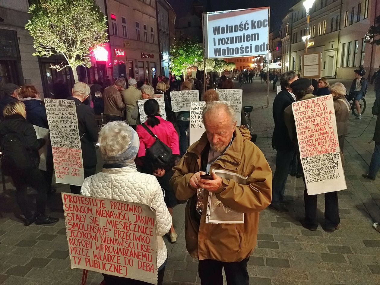  Działacze KOD uczcili w Lublinie pamięć Piotra Szczęsnego (zdjęcie 7) - Autor: Agnieszka Mazuś