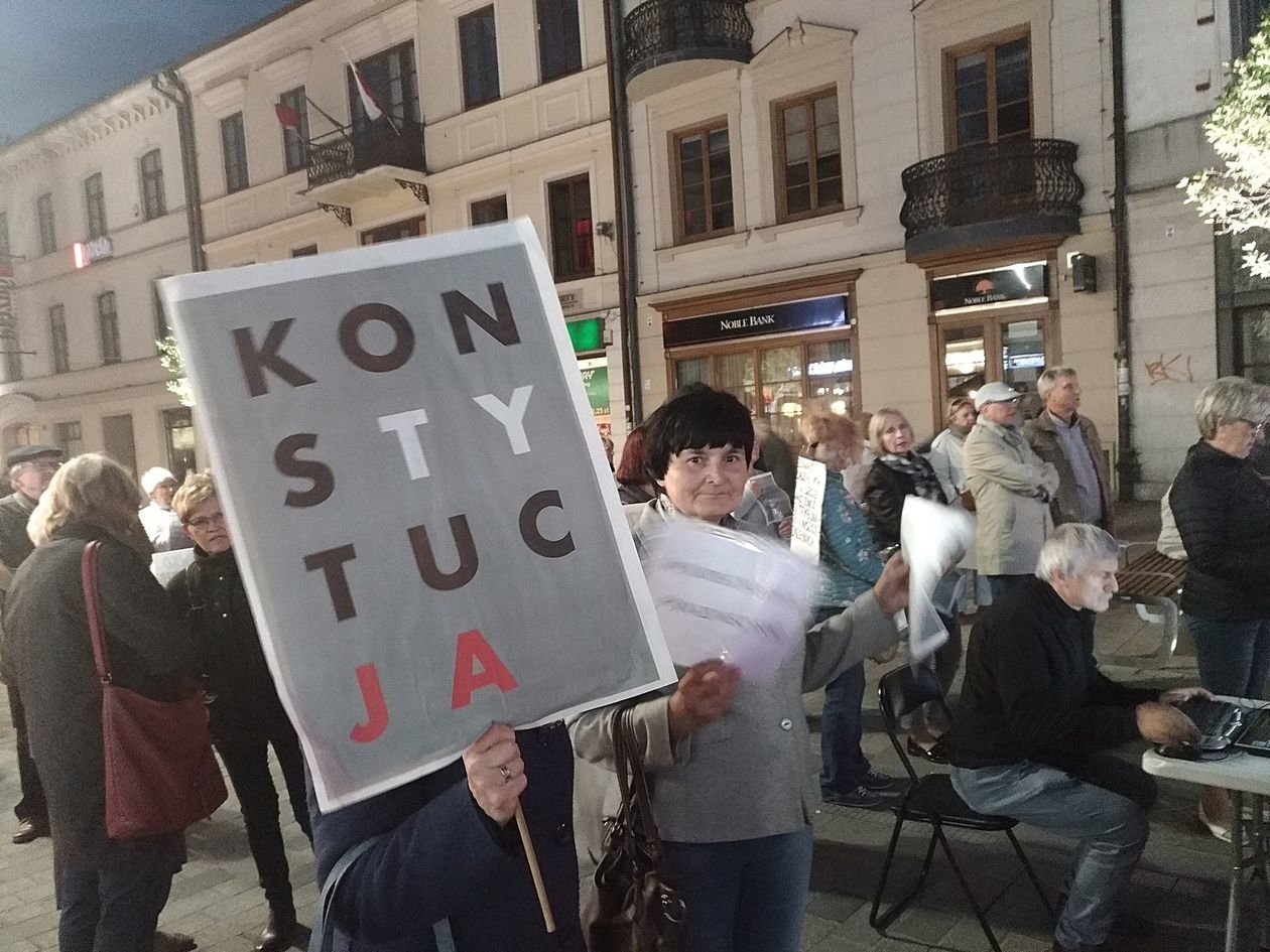  Działacze KOD uczcili w Lublinie pamięć Piotra Szczęsnego (zdjęcie 5) - Autor: Agnieszka Mazuś