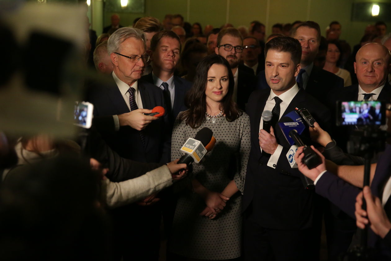  Wybory 2018. Wieczór wyborczy w sztabie PiS (zdjęcie 4) - Autor: Krzysztof Mazur