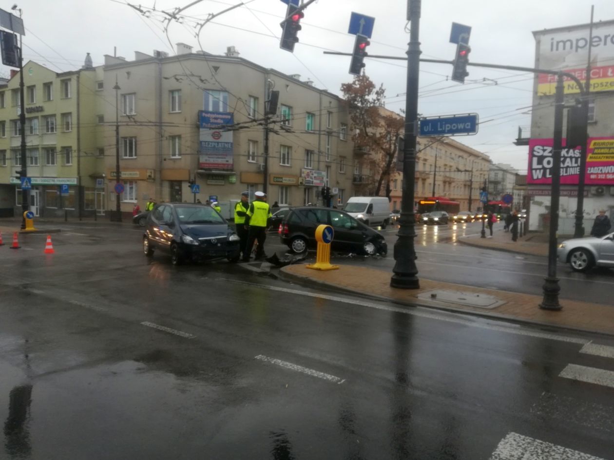  Lublin: Wypadek na skrzyżowaniu ul. Narutowicza i Lipowej (zdjęcie 3) - Autor: TG