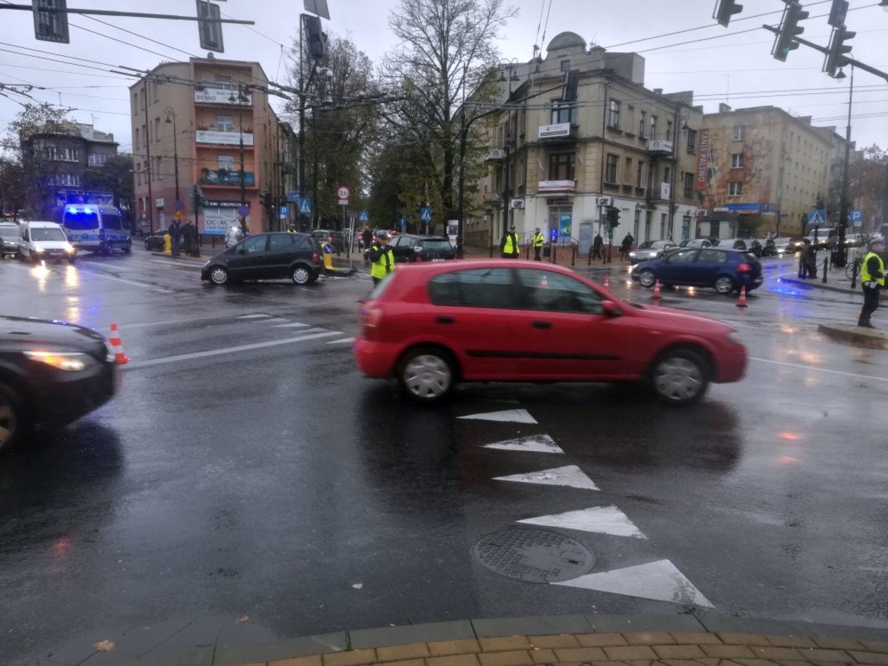  Lublin: Wypadek na skrzyżowaniu ul. Narutowicza i Lipowej (zdjęcie 9) - Autor: TG