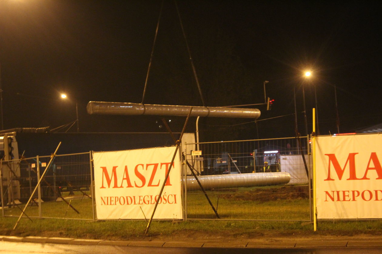  Rusza montaż Masztu Niepodległości w Lublinie (zdjęcie 29) - Autor:  Mirosław Trembecki