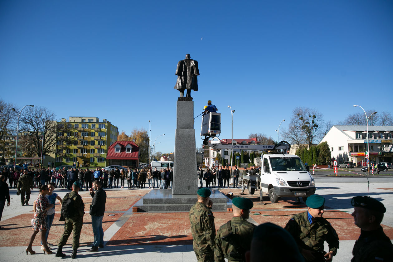  Pomnik Józefa Piłsudskiego w Zamościu. Próba odsłonięcia (zdjęcie 9) - Autor: Kazimierz Chmiel
