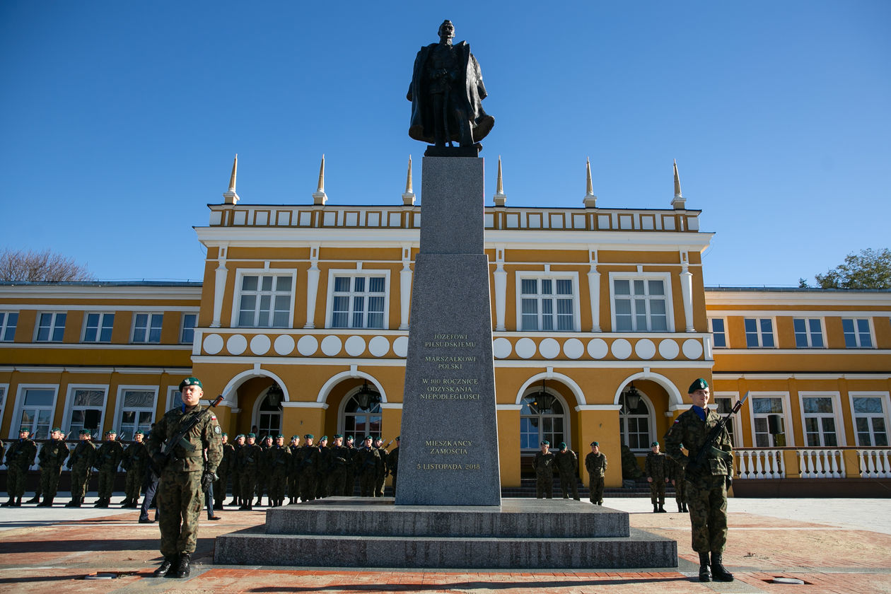  Pomnik Józefa Piłsudskiego w Zamościu. Próba odsłonięcia (zdjęcie 19) - Autor: Kazimierz Chmiel