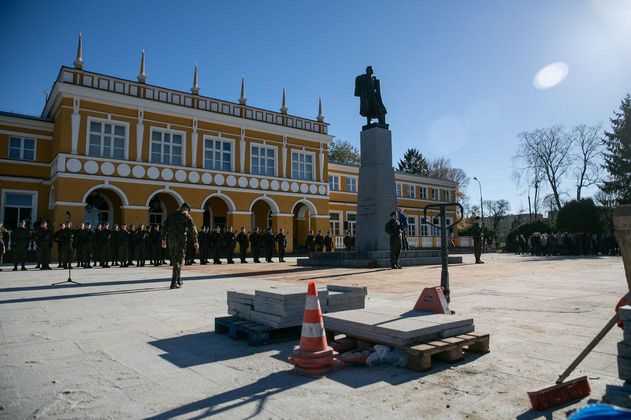  Pomnik Józefa Piłsudskiego w Zamościu. Próba odsłonięcia (zdjęcie 20) - Autor: Kazimierz Chmiel