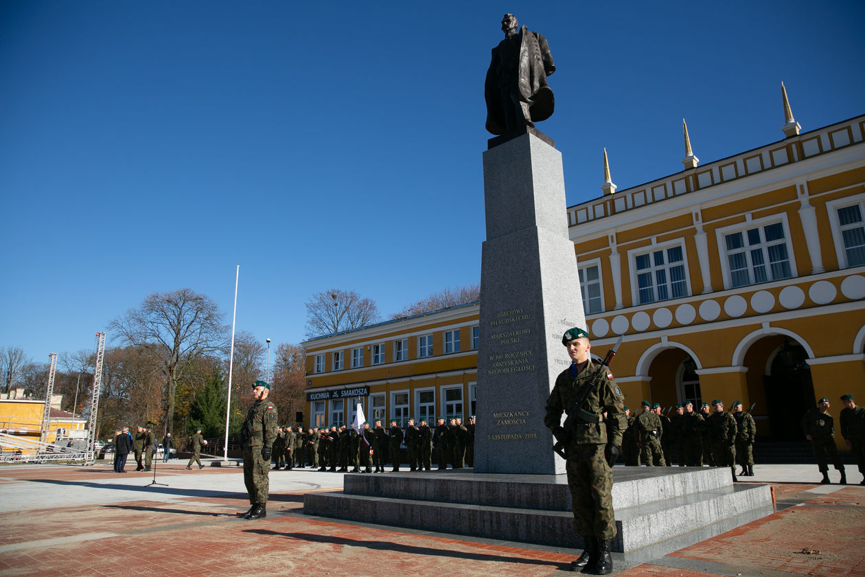  Pomnik Józefa Piłsudskiego w Zamościu. Próba odsłonięcia (zdjęcie 17) - Autor: Kazimierz Chmiel