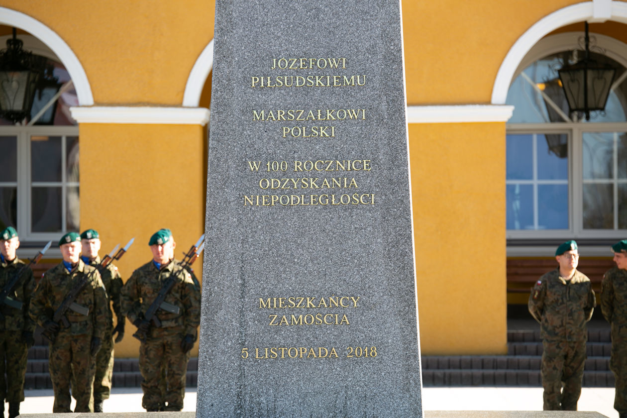 Pomnik Józefa Piłsudskiego w Zamościu. Próba odsłonięcia