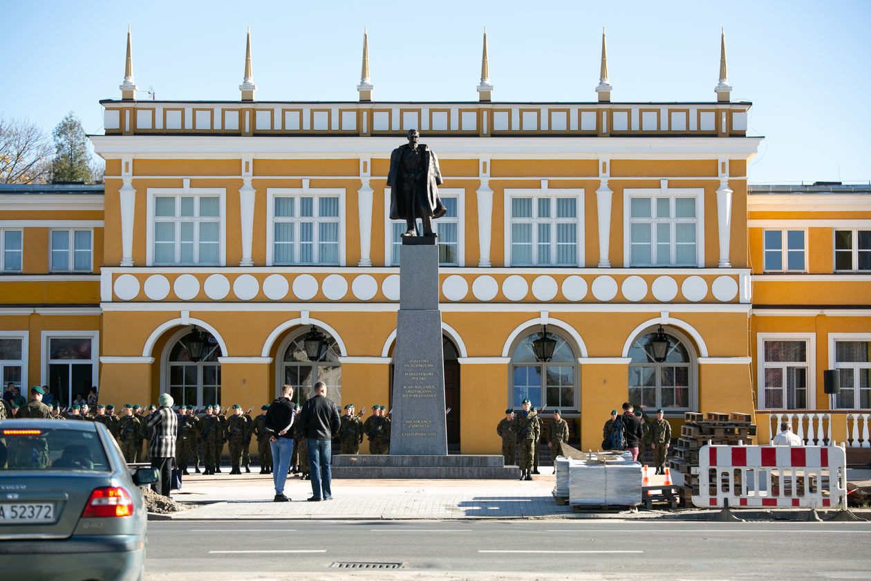  Pomnik Józefa Piłsudskiego w Zamościu. Próba odsłonięcia (zdjęcie 3) - Autor: Kazimierz Chmiel