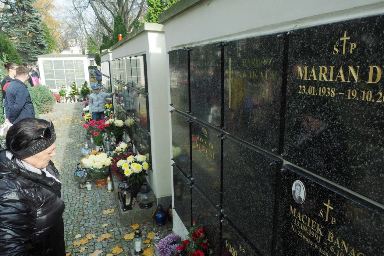  Dzień Wszystkich Świętych: cmentarz przy ul. Lipowej (zdjęcie 4) - Autor: Maciej Kaczanowski
