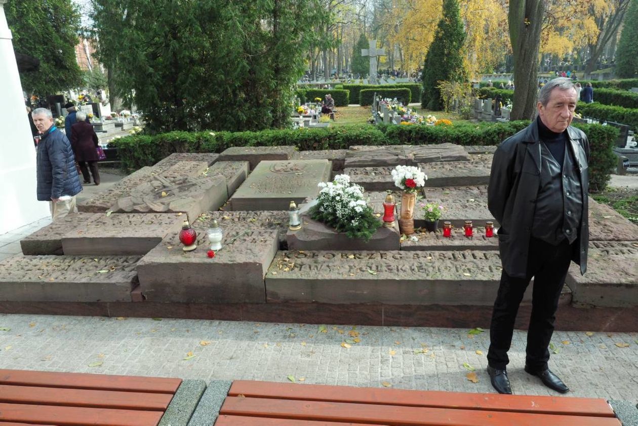  Dzień Wszystkich Świętych: cmentarz przy ul. Lipowej (zdjęcie 3) - Autor: Maciej Kaczanowski
