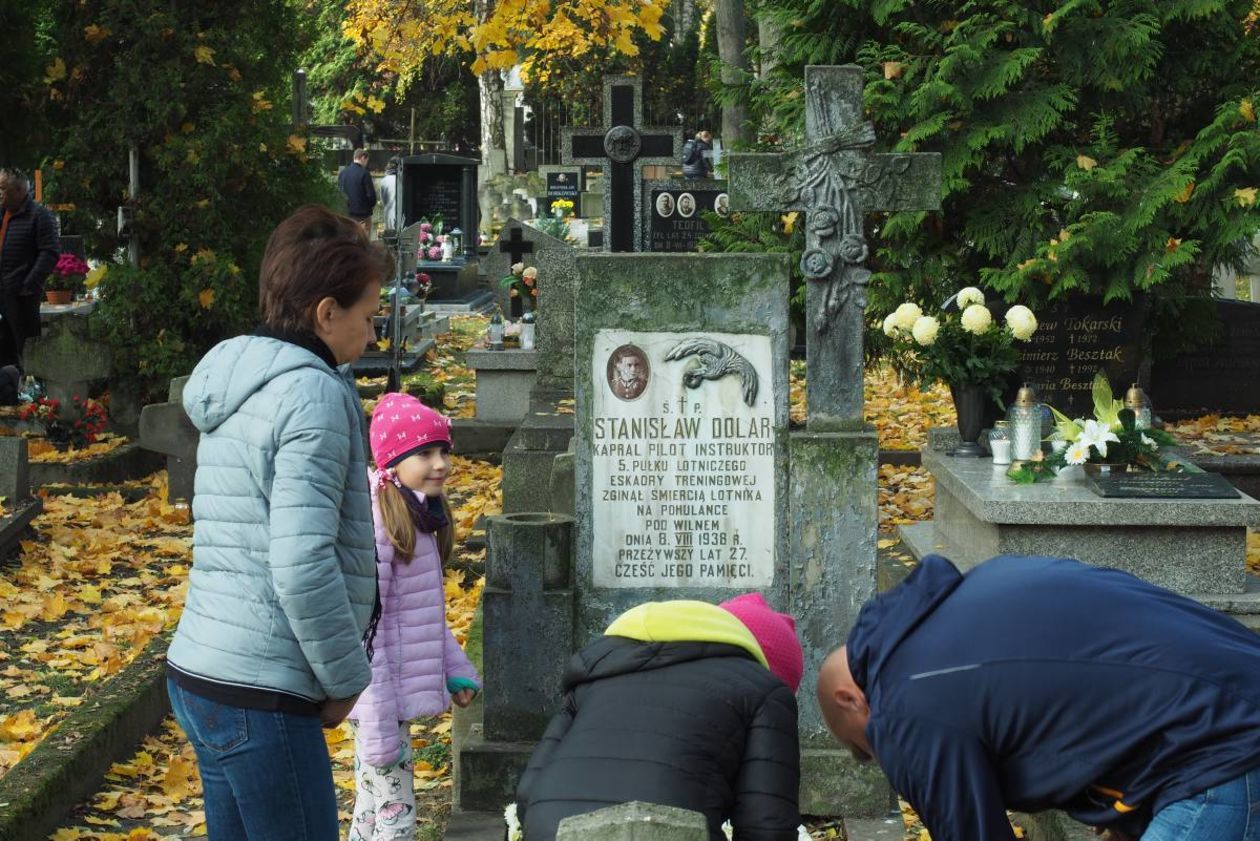  Dzień Wszystkich Świętych: cmentarz przy ul. Lipowej (zdjęcie 22) - Autor: Maciej Kaczanowski