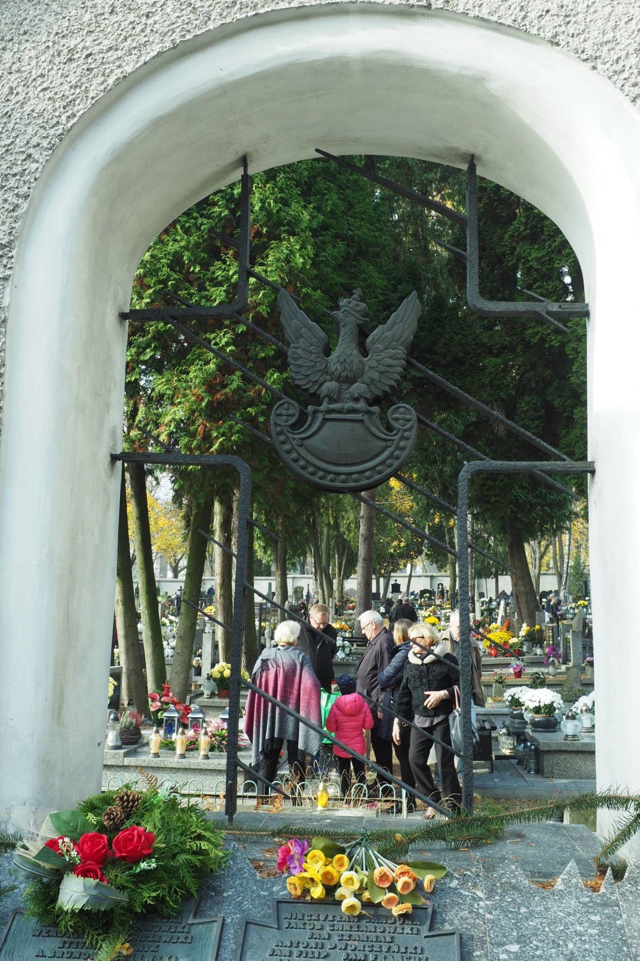  Dzień Wszystkich Świętych: cmentarz przy ul. Lipowej (zdjęcie 10) - Autor: Maciej Kaczanowski