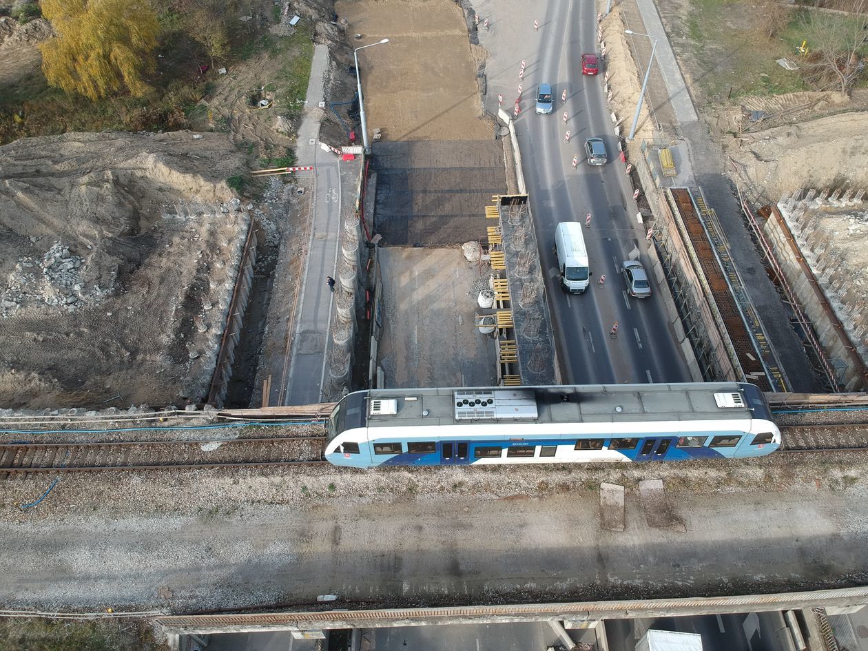 <p>Tak wygląda nasyp kolejowy przy przebudowywanym wiadukcie nad ul. Diamentową w&nbsp;Lublinie</p>