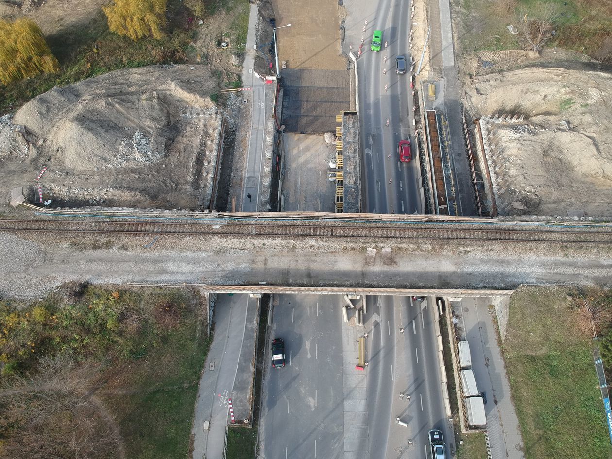  <p class="F-FotoText">Tak wygląda nasyp kolejowy przy przebudowywanym wiadukcie nad ul. Diamentową w&nbsp;Lublinie</p>
