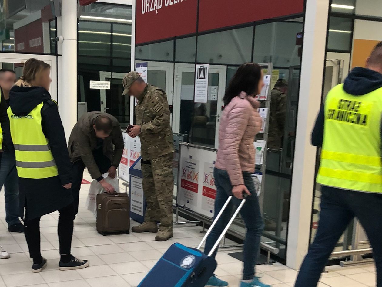 Akcja służb i zatrzymania m.in. na lotnisku Lublin - Autor: NOSG