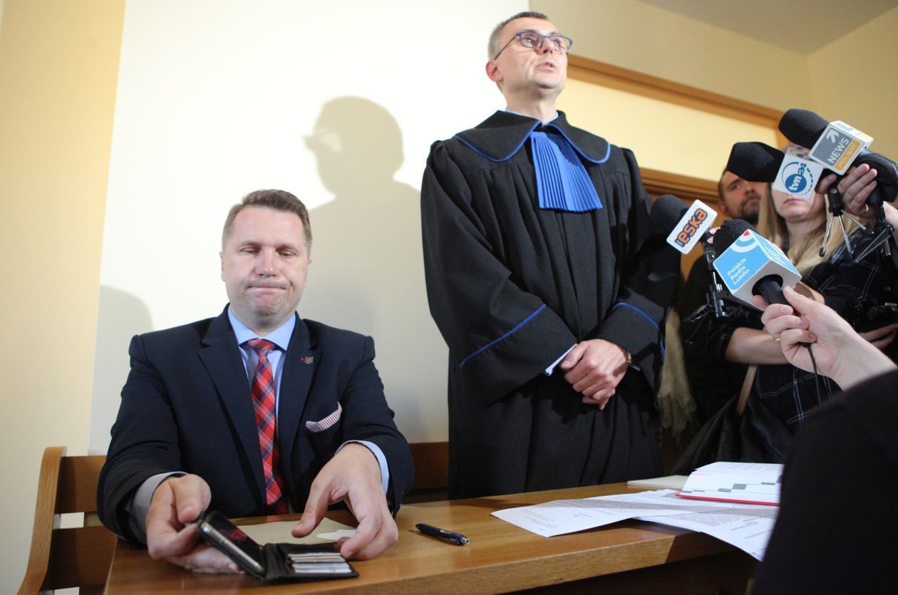  Wojewoda Przemysław Czarnek przed sądem za słowa o marszu równości  (zdjęcie 13) - Autor: Jacek Szydłowski