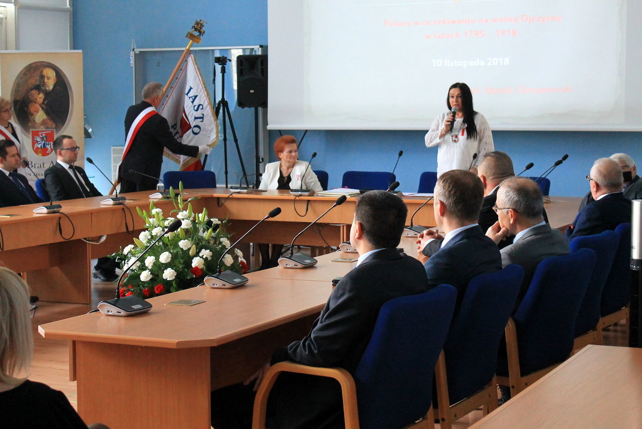  Uroczysta sesja puławskiej rady miasta  (zdjęcie 17) - Autor: Radosław Szczęch