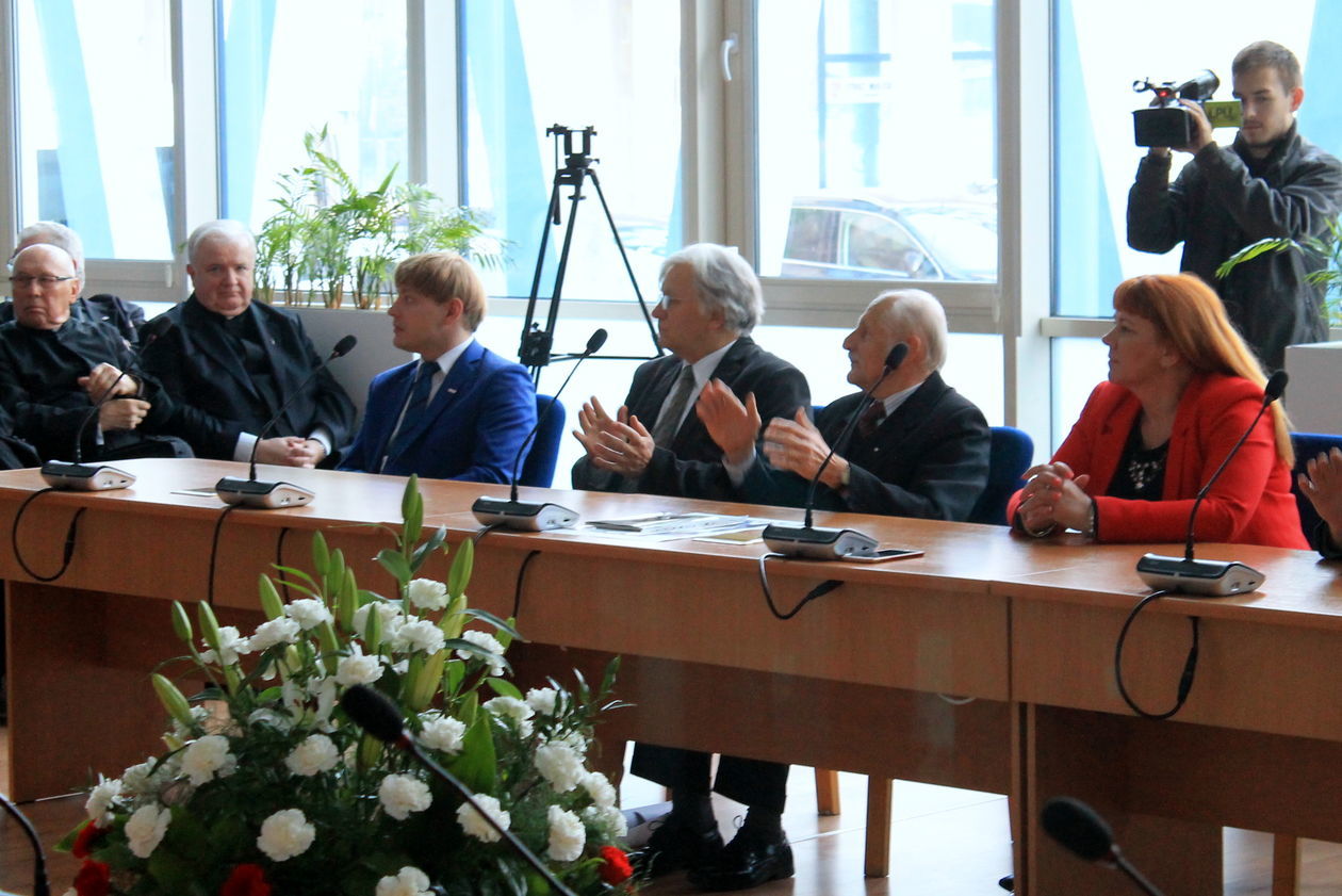  Uroczysta sesja puławskiej rady miasta  (zdjęcie 14) - Autor: Radosław Szczęch