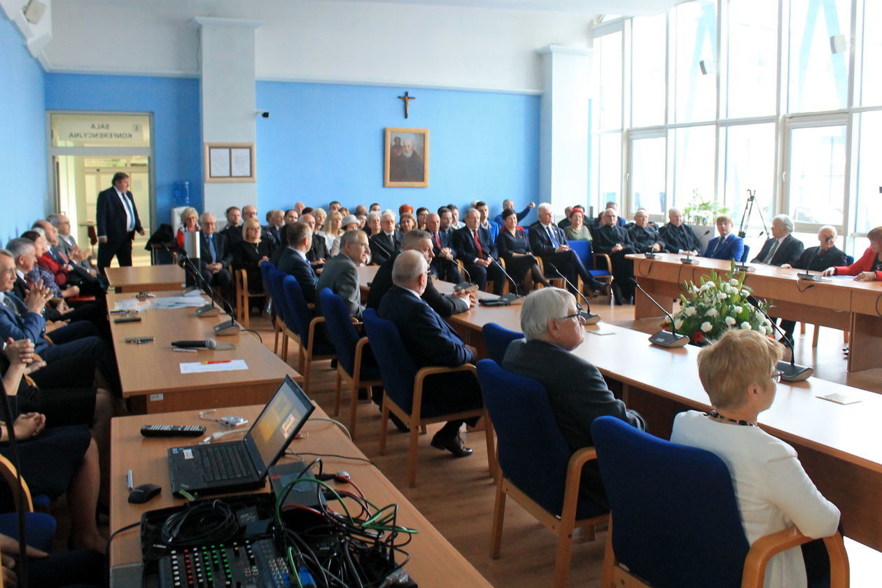  Uroczysta sesja puławskiej rady miasta  (zdjęcie 15) - Autor: Radosław Szczęch