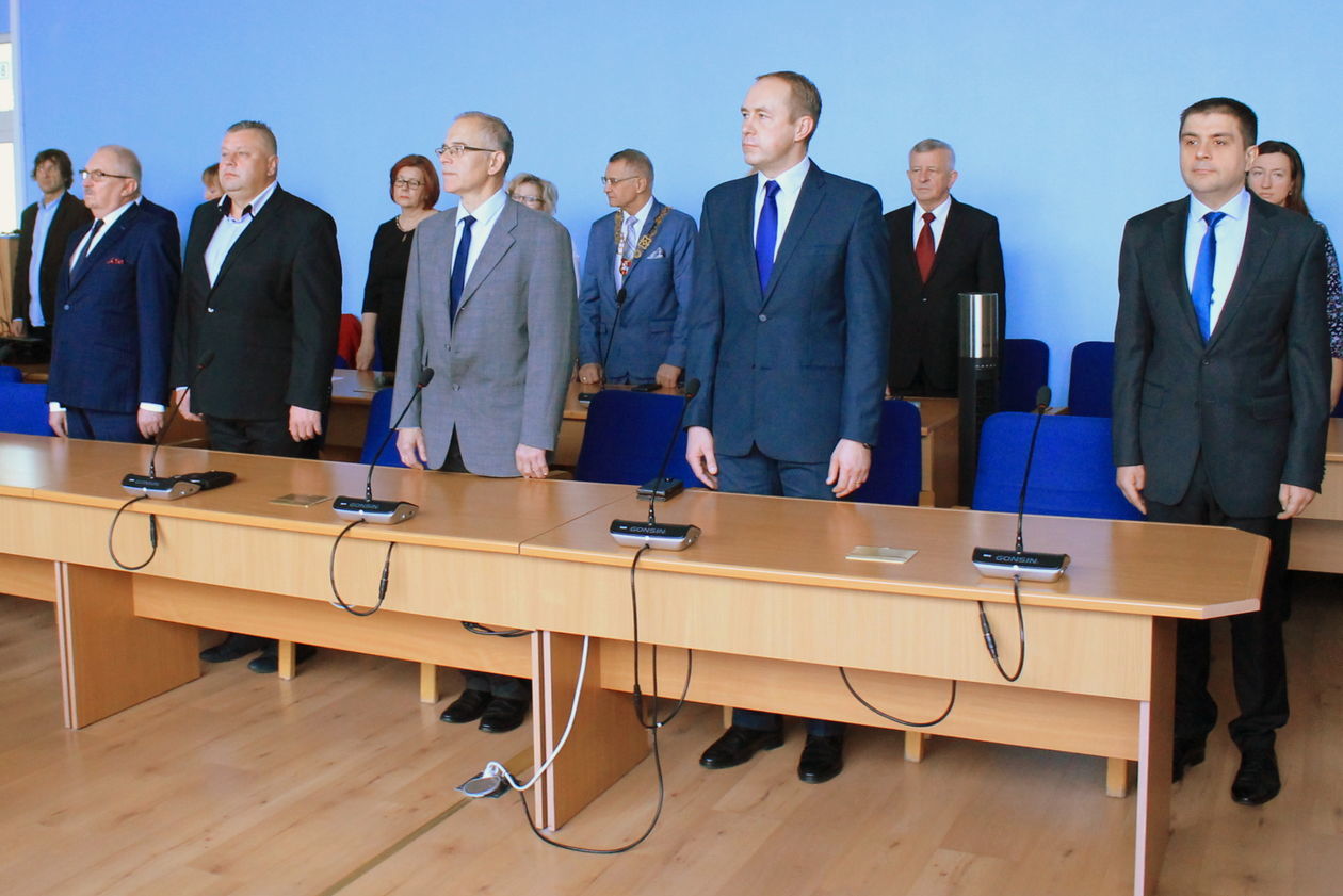  Uroczysta sesja puławskiej rady miasta  (zdjęcie 19) - Autor: Radosław Szczęch