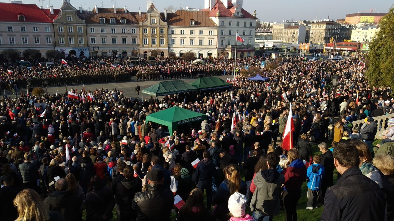  Tłumy na obchodach 100-lecia niepodległości w Lublinie (zdjęcie 2) - Autor: ŁM