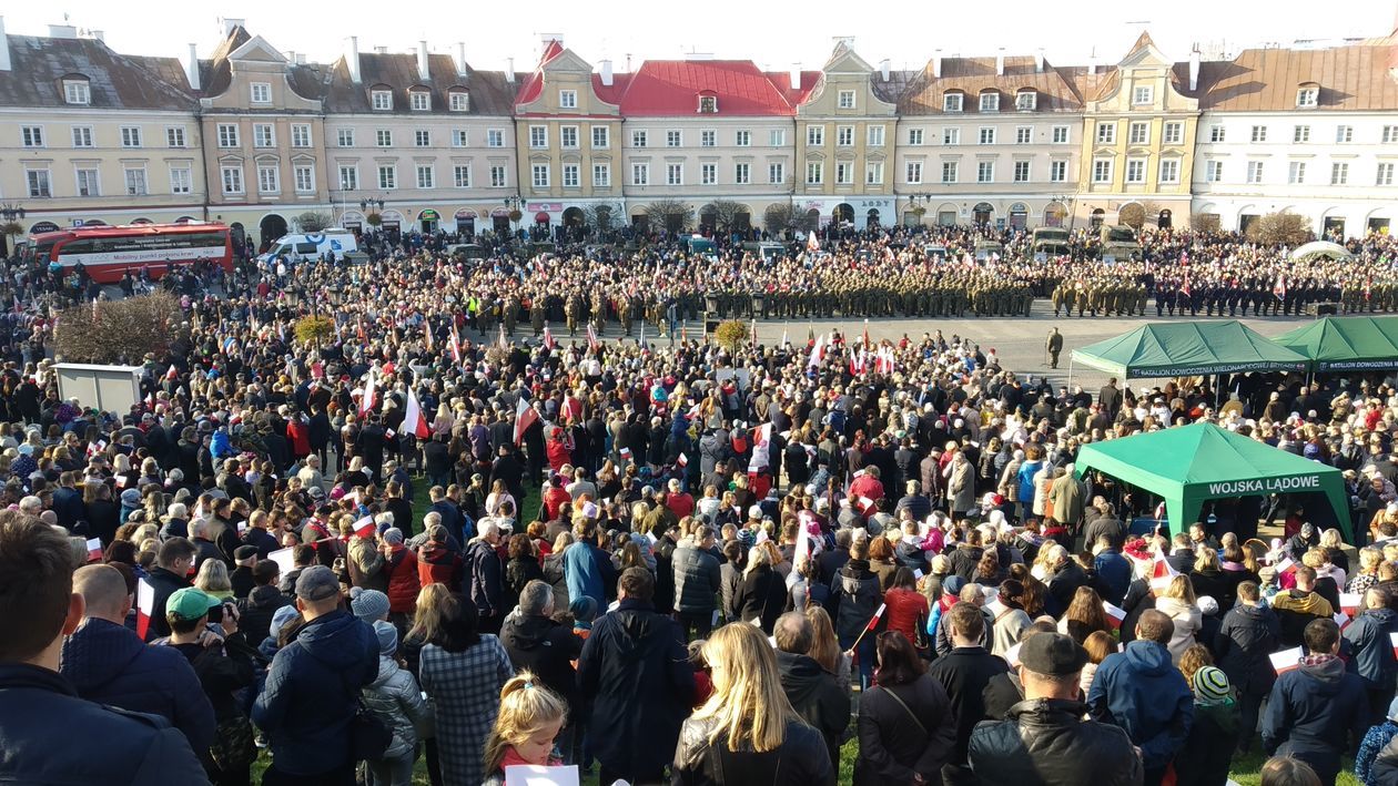  Tłumy na obchodach 100-lecia niepodległości w Lublinie (zdjęcie 1) - Autor: ŁM