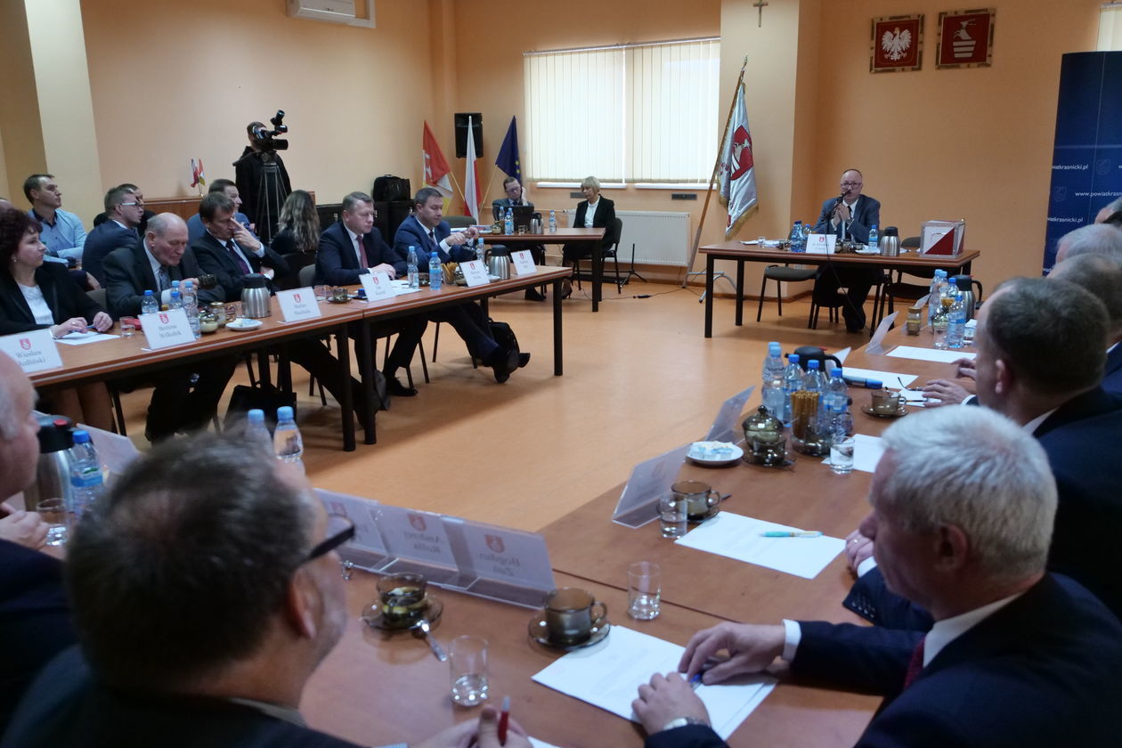  Pierwsza sesja Rady Powiatu w Kraśniku (zdjęcie 26) - Autor: Krzysztof Mazur
