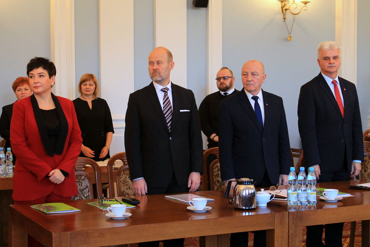  Pierwsza sesja rady powiatu puławskiego (zdjęcie 17) - Autor: Radosław Szczęch