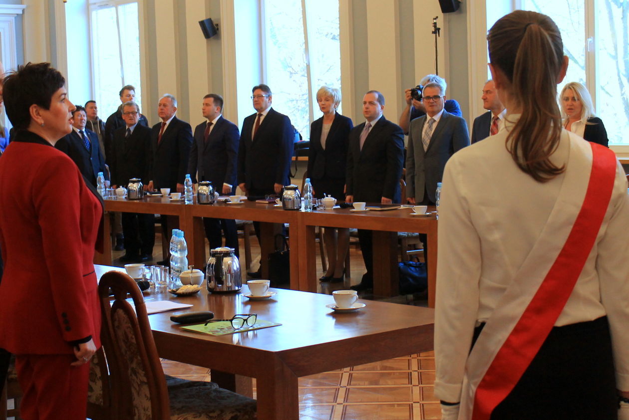  Pierwsza sesja rady powiatu puławskiego (zdjęcie 39) - Autor: Radosław Szczęch
