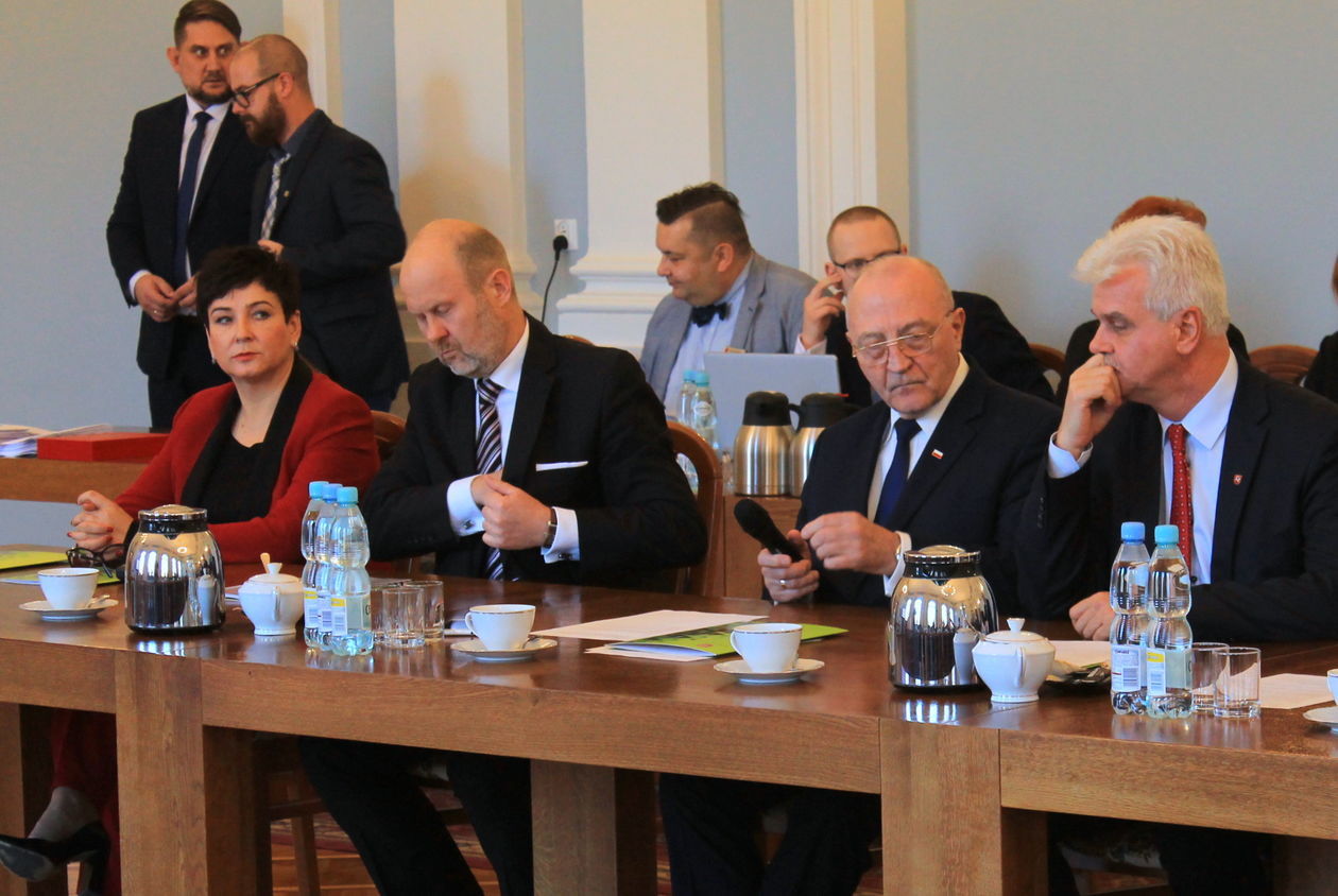  Pierwsza sesja rady powiatu puławskiego (zdjęcie 13) - Autor: Radosław Szczęch