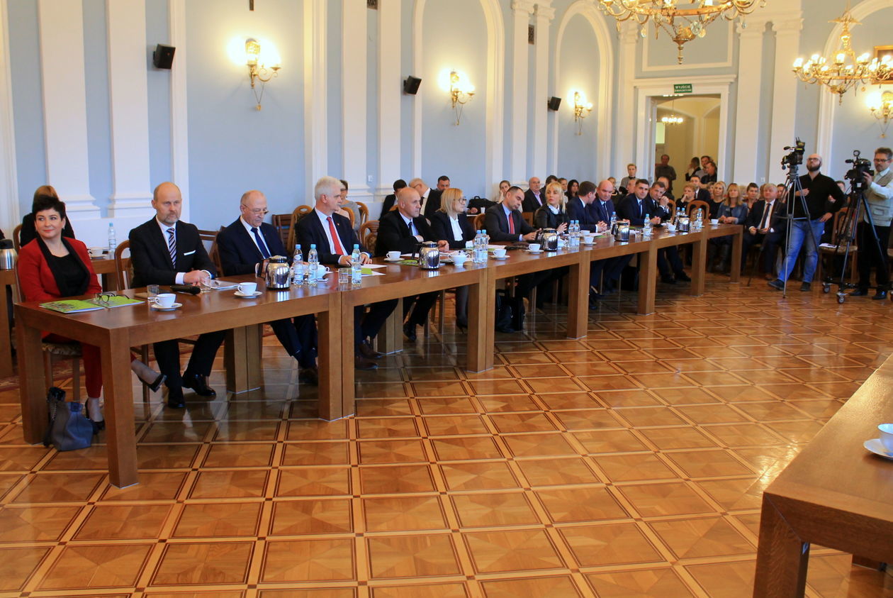  Pierwsza sesja rady powiatu puławskiego (zdjęcie 8) - Autor: Radosław Szczęch