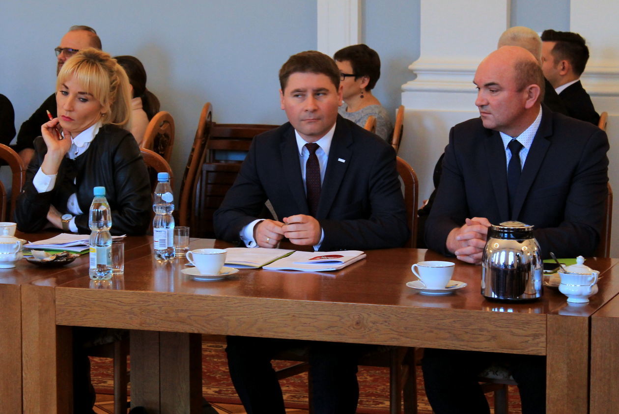  Pierwsza sesja rady powiatu puławskiego (zdjęcie 4) - Autor: Radosław Szczęch