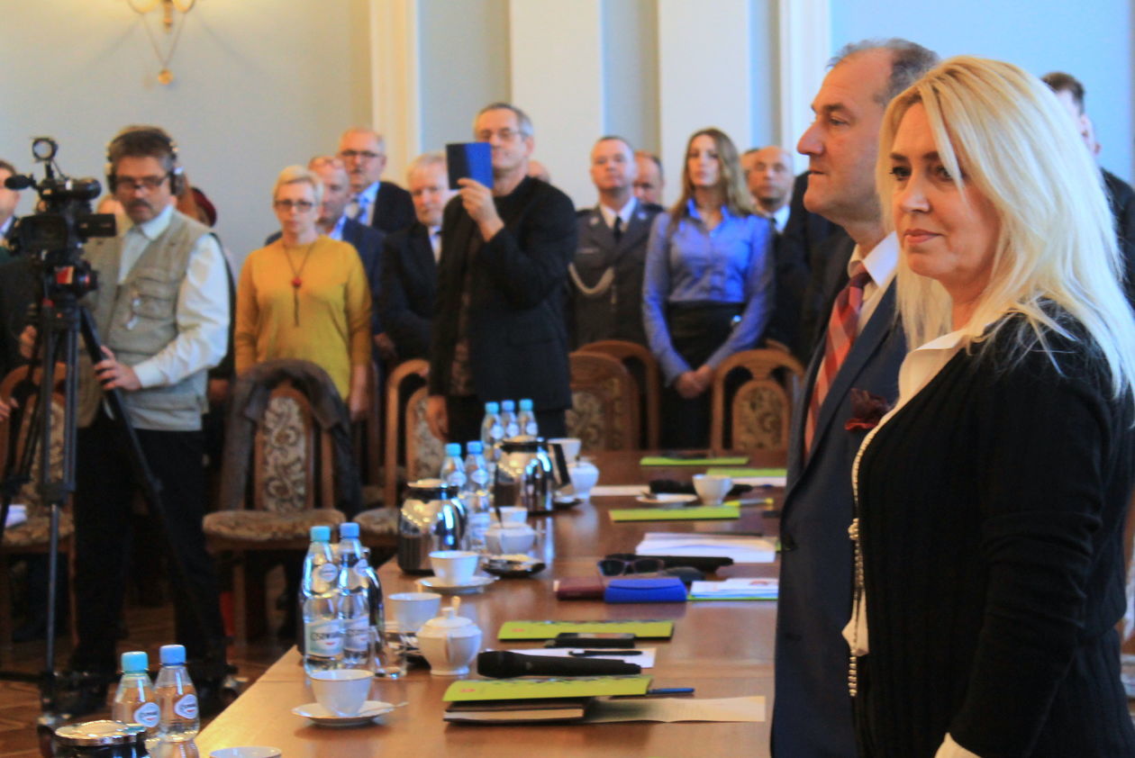  Pierwsza sesja rady powiatu puławskiego (zdjęcie 16) - Autor: Radosław Szczęch