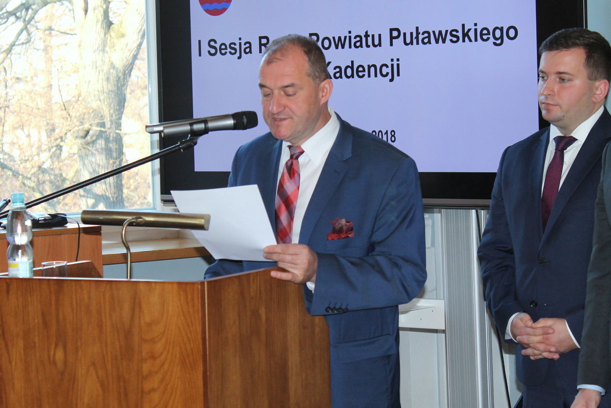  Pierwsza sesja rady powiatu puławskiego (zdjęcie 11) - Autor: Radosław Szczęch