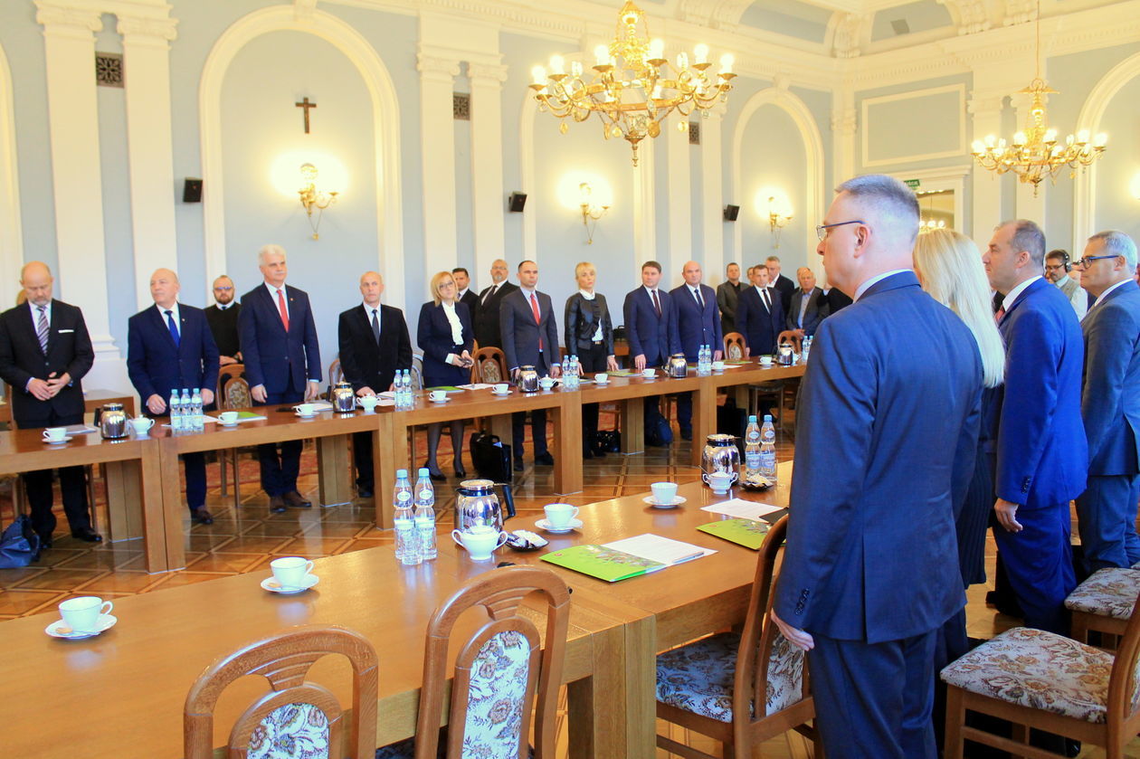  Pierwsza sesja rady powiatu puławskiego (zdjęcie 15) - Autor: Radosław Szczęch