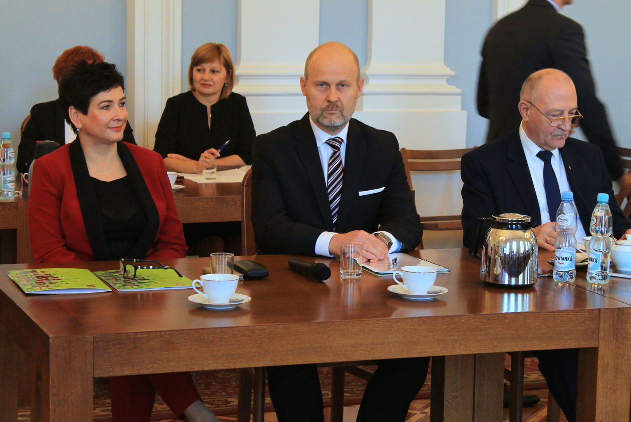  Pierwsza sesja rady powiatu puławskiego (zdjęcie 9) - Autor: Radosław Szczęch