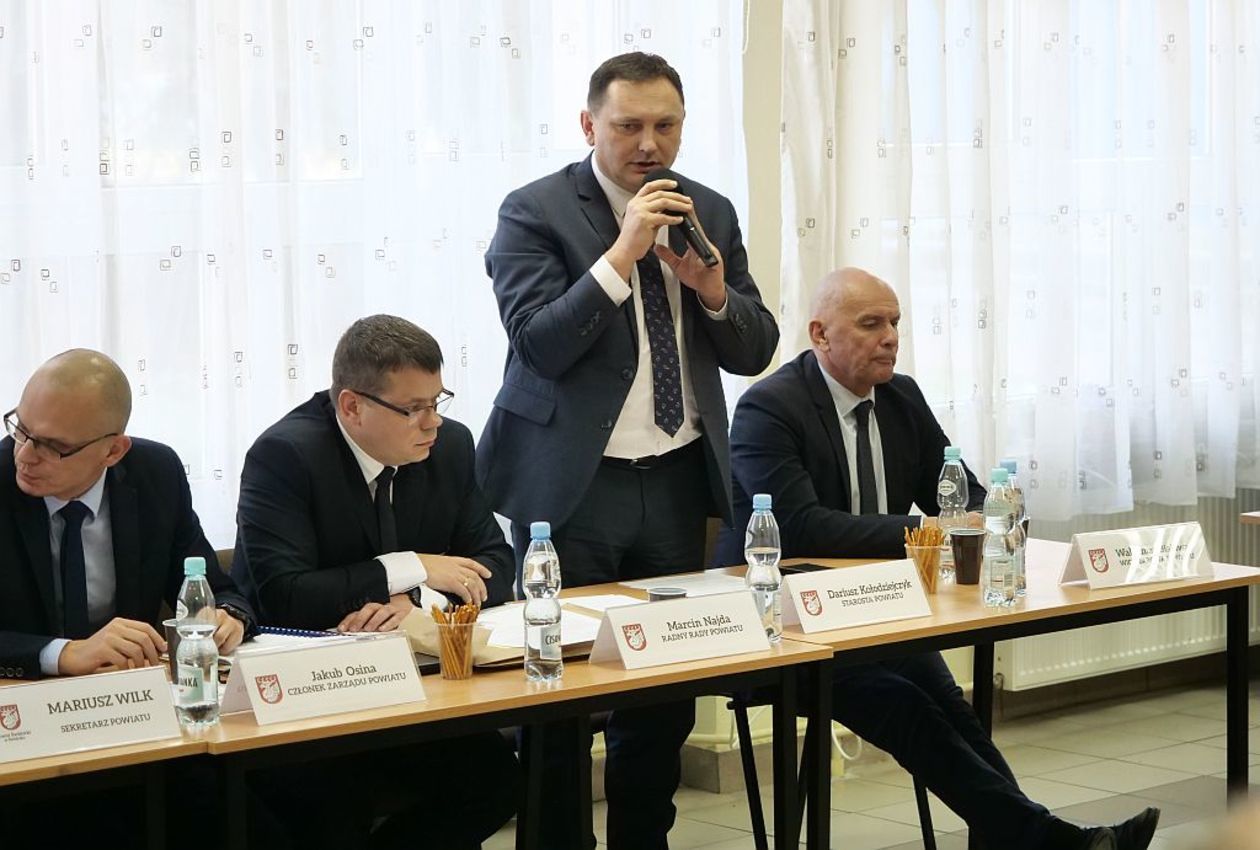  Pierwsza sesja Rady Powiatu w Świdniku (zdjęcie 2) - Autor: Krzysztof Mazur