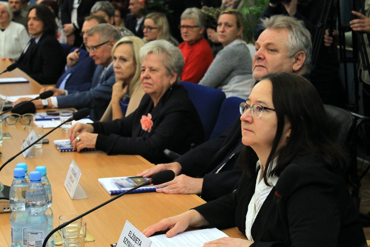  Pierwsza sesja puławskiej rady miasta (zdjęcie 35) - Autor: Radosław Szczęch