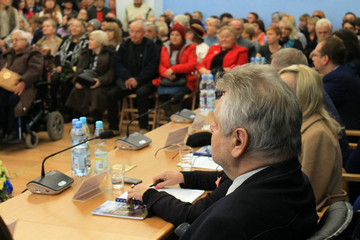  Pierwsza sesja puławskiej rady miasta (zdjęcie 30) - Autor: Radosław Szczęch