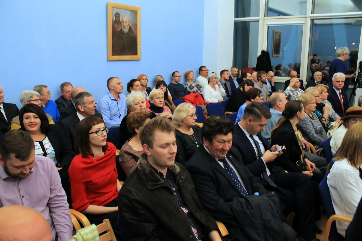  Pierwsza sesja puławskiej rady miasta (zdjęcie 2) - Autor: Radosław Szczęch