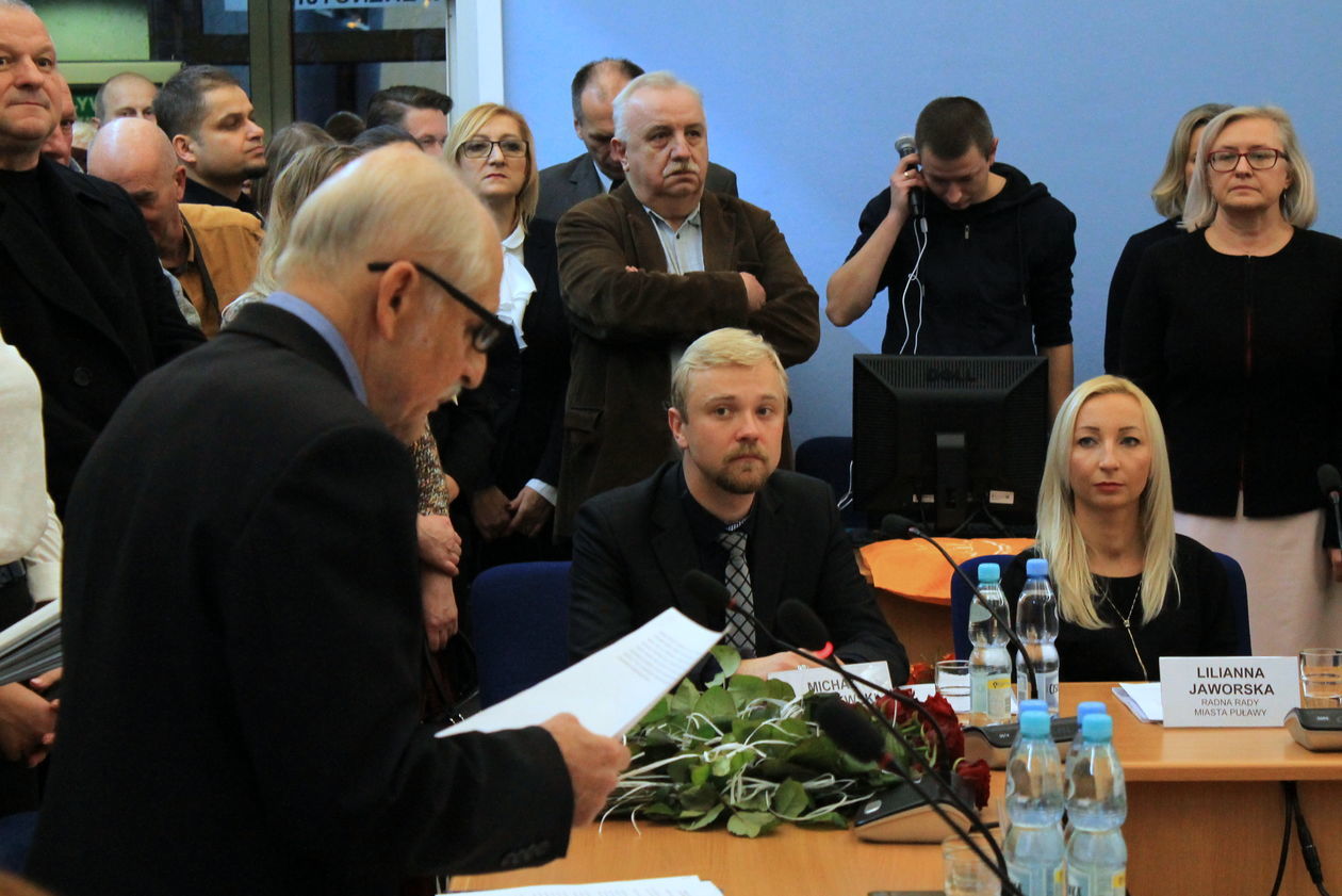  Pierwsza sesja puławskiej rady miasta (zdjęcie 32) - Autor: Radosław Szczęch