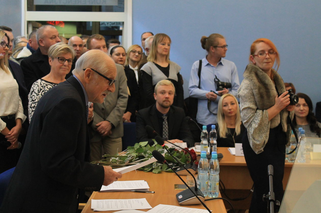  Pierwsza sesja puławskiej rady miasta (zdjęcie 29) - Autor: Radosław Szczęch
