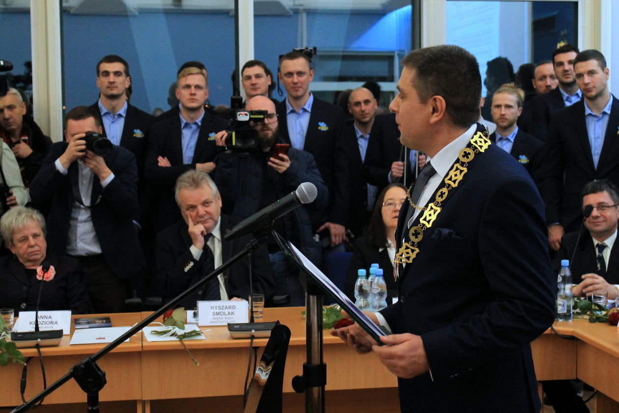  Pierwsza sesja puławskiej rady miasta (zdjęcie 10) - Autor: Radosław Szczęch